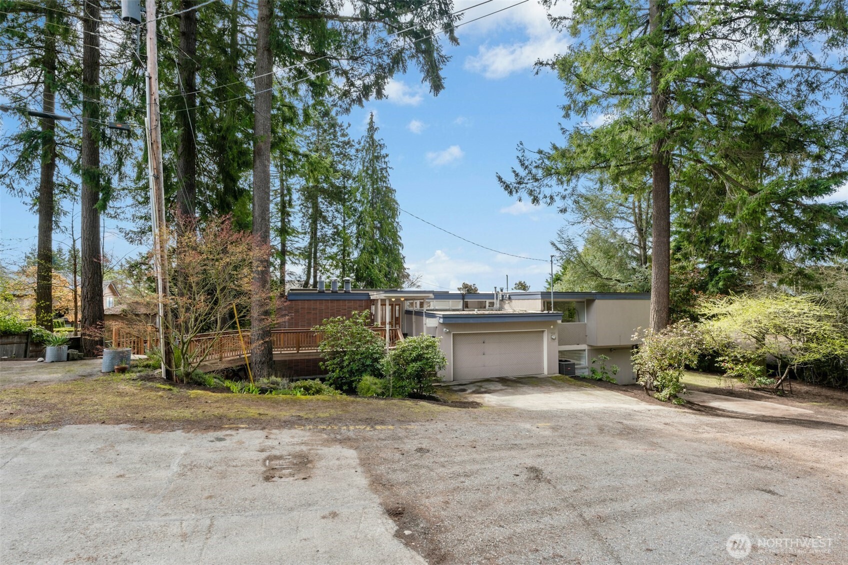 7237 NE 121st Place , Kirkland, WA 98034-2416