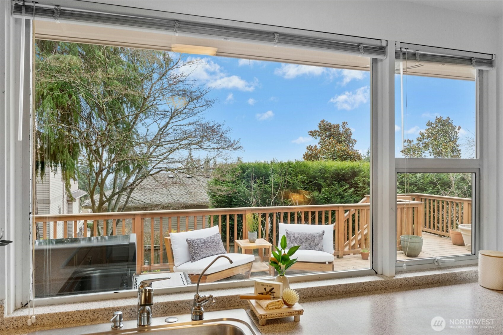 7237 NE 121st Place , Kirkland, WA 98034-2416