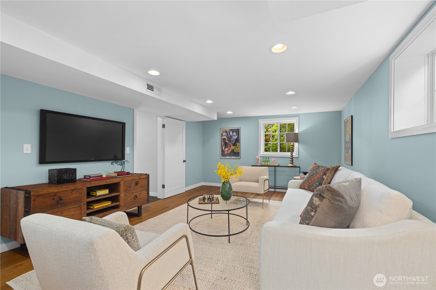 1536 Thorndyke Avenue W, Seattle, WA 98199