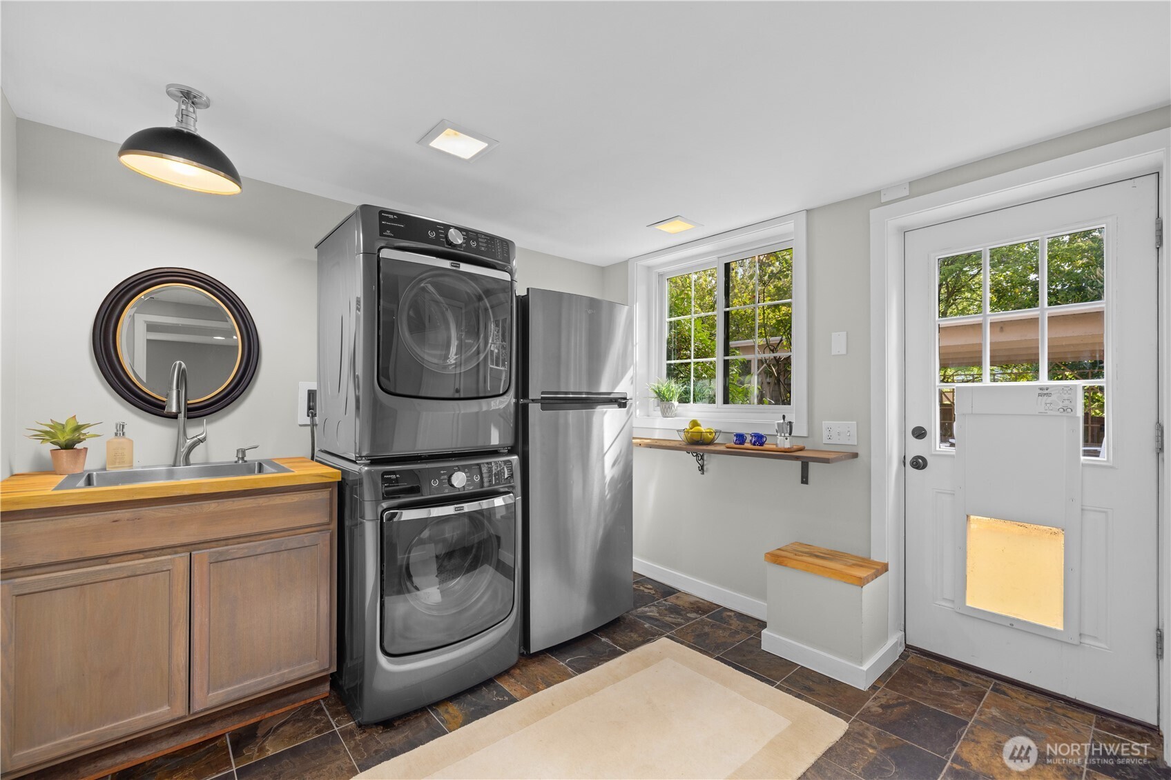 1536 Thorndyke Avenue W, Seattle, WA 98199