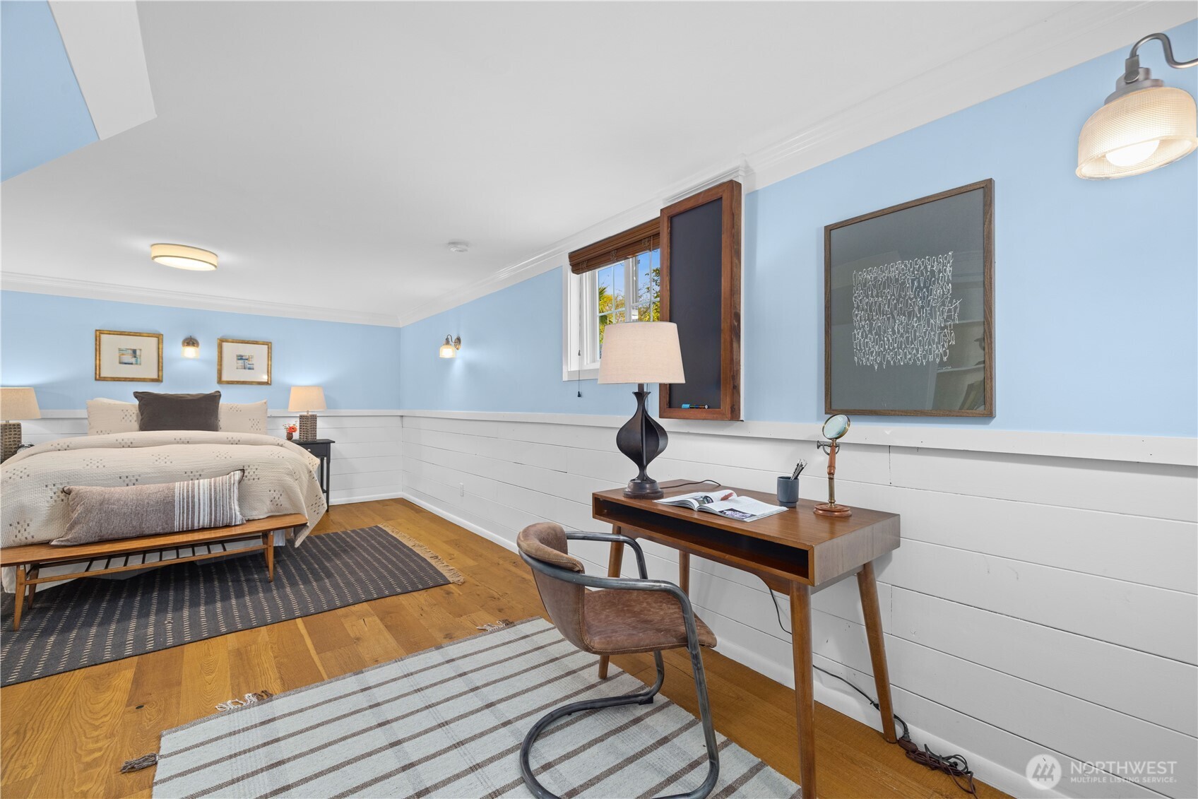 1536 Thorndyke Avenue W, Seattle, WA 98199