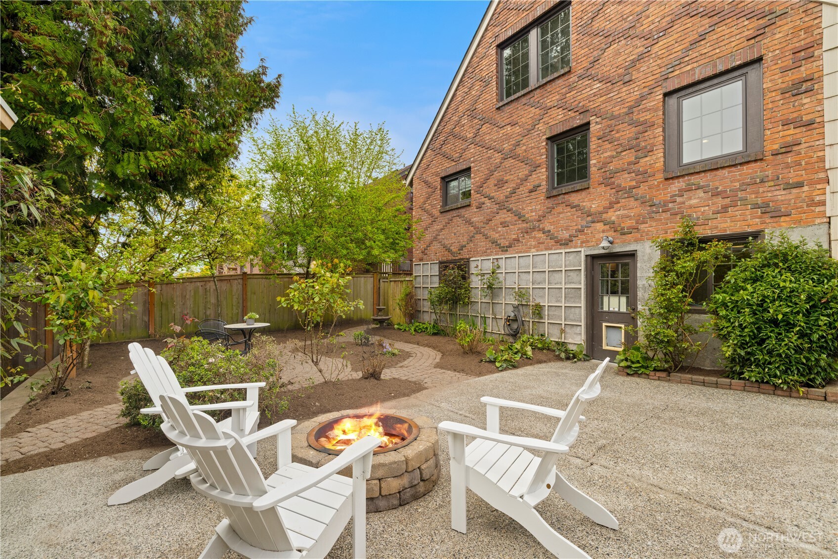 1536 Thorndyke Avenue W, Seattle, WA 98199