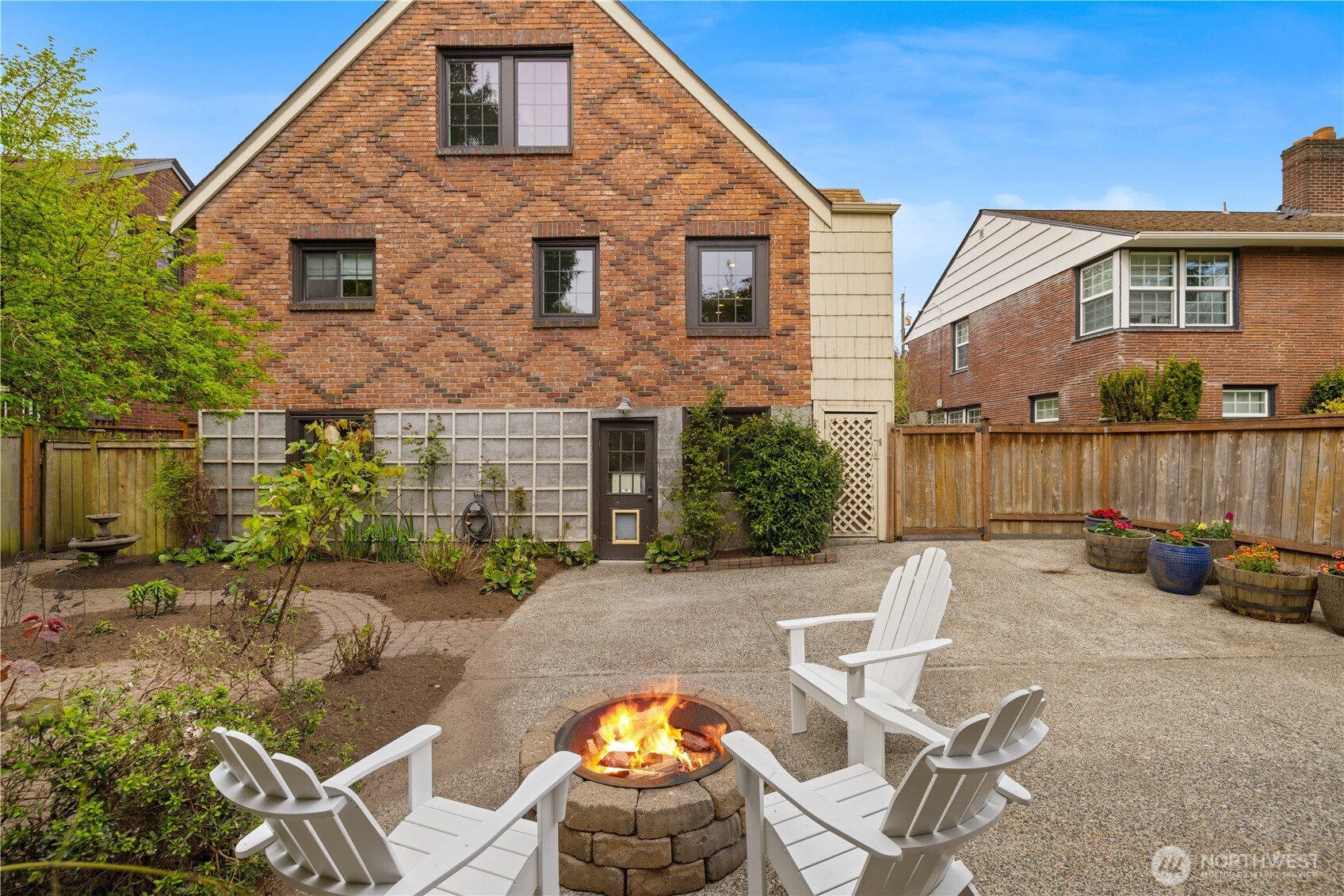 1536 Thorndyke Avenue W, Seattle, WA 98199
