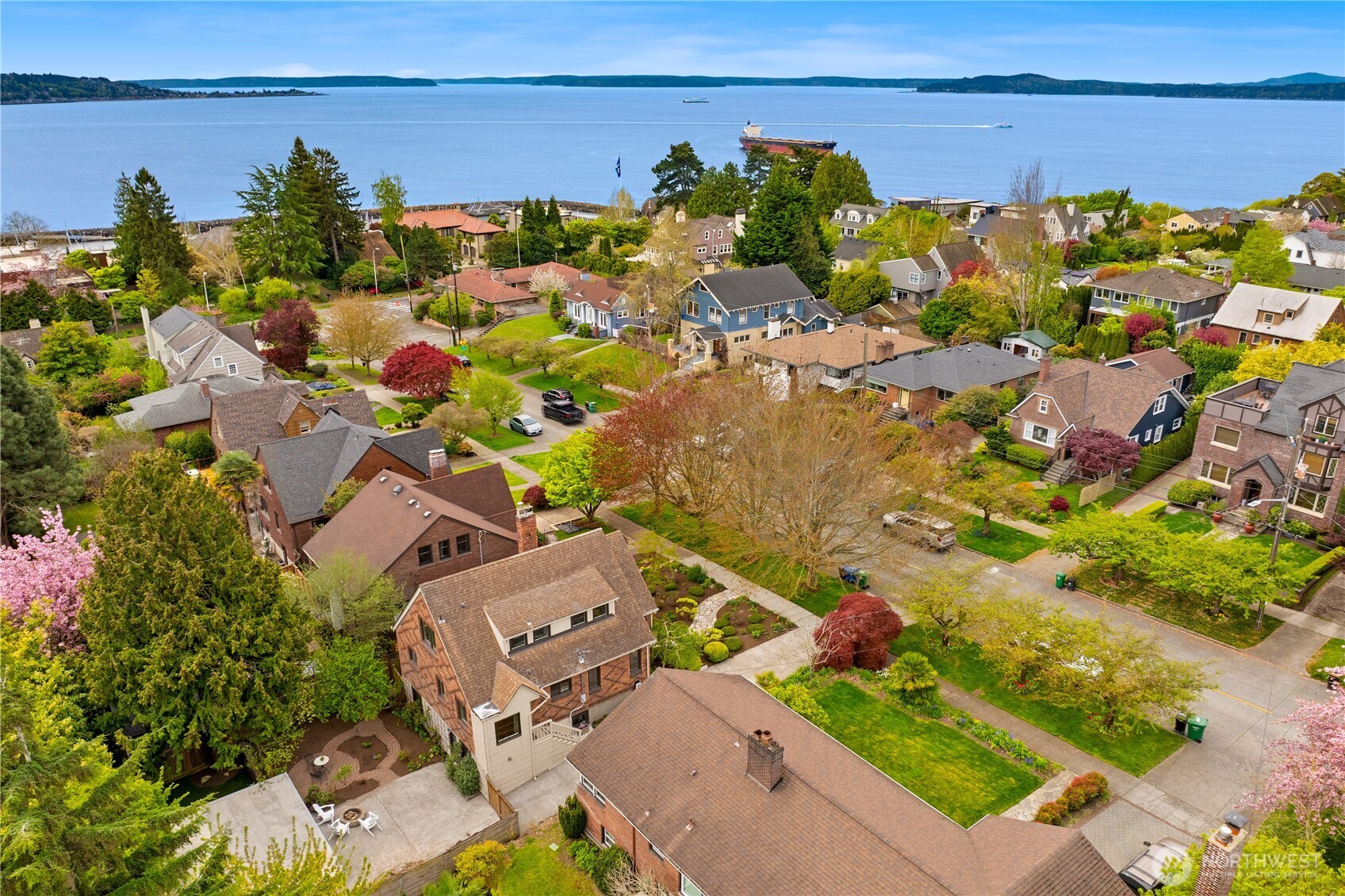 1536 Thorndyke Avenue W, Seattle, WA 98199