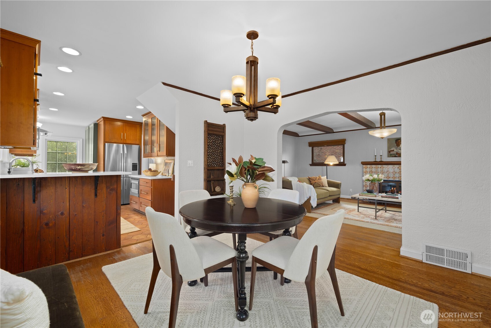 1536 Thorndyke Avenue W, Seattle, WA 98199
