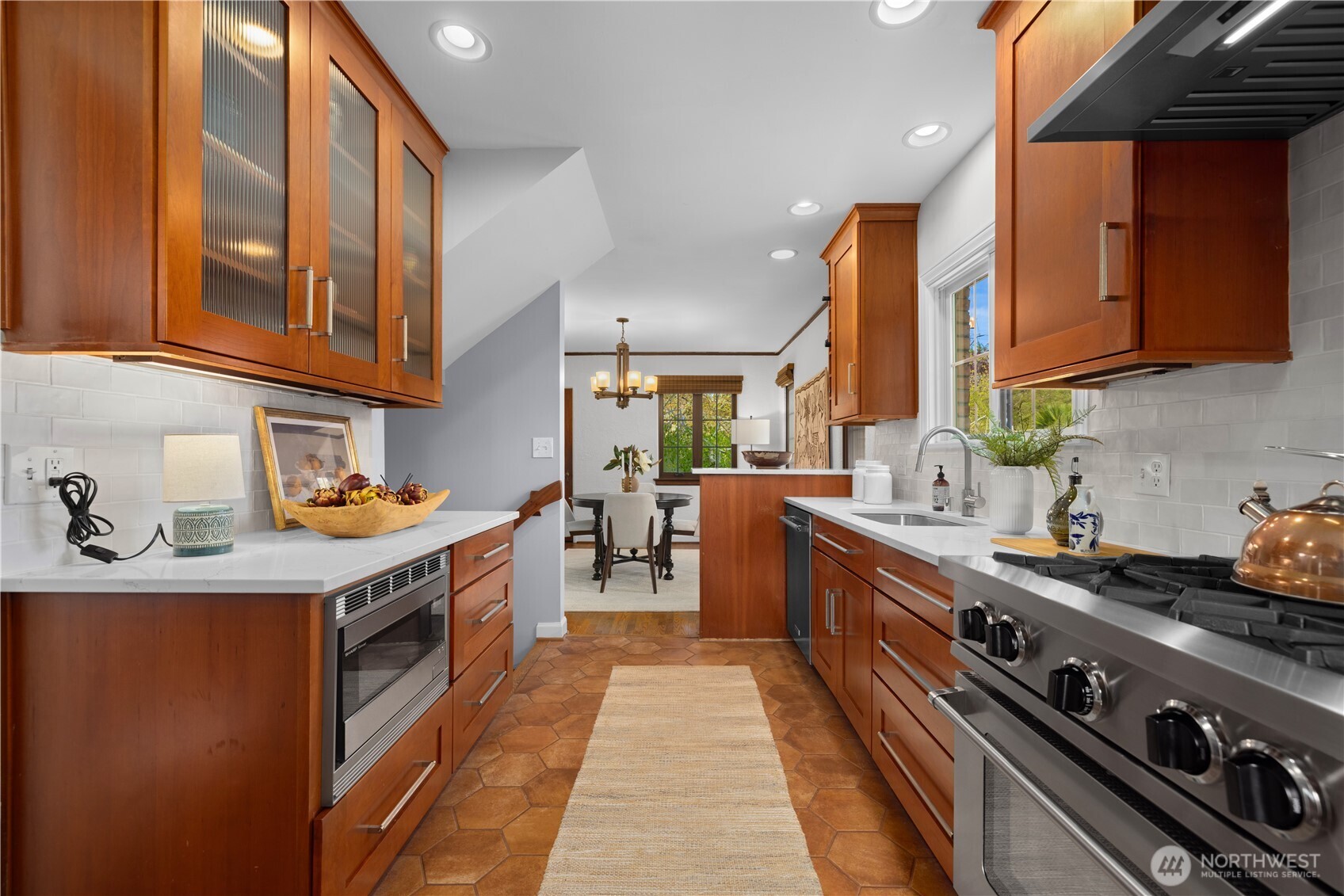 1536 Thorndyke Avenue W, Seattle, WA 98199