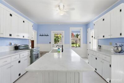 10472 NE Sunrise Bluff Lane , Bainbridge Island, WA 98110 - Photo 11