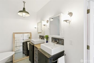 10472 NE Sunrise Bluff Lane , Bainbridge Island, WA 98110 - Photo 22