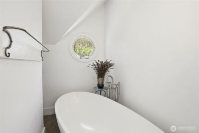 10472 NE Sunrise Bluff Lane , Bainbridge Island, WA 98110 - Photo 23