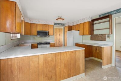 1215 S 234th Place , Des Moines, WA 98198 - Photo 2