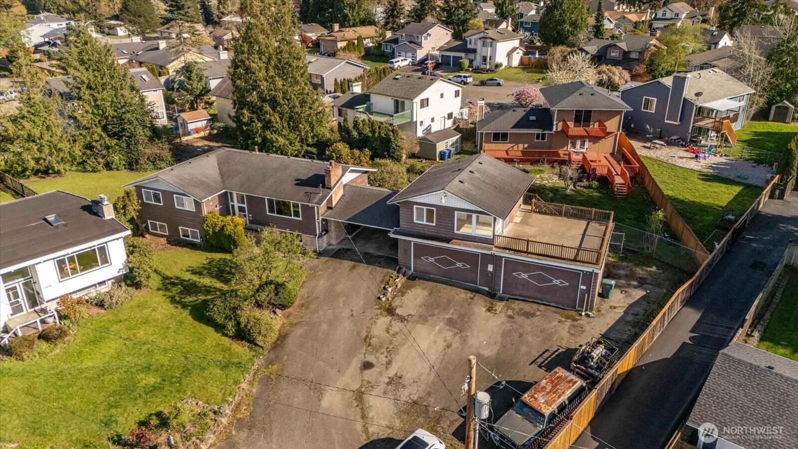 1215 S 234th Place , Des Moines, WA 98198