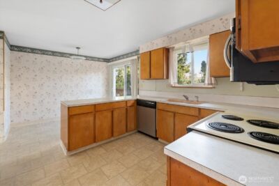 1215 S 234th Place , Des Moines, WA 98198 - Photo 3