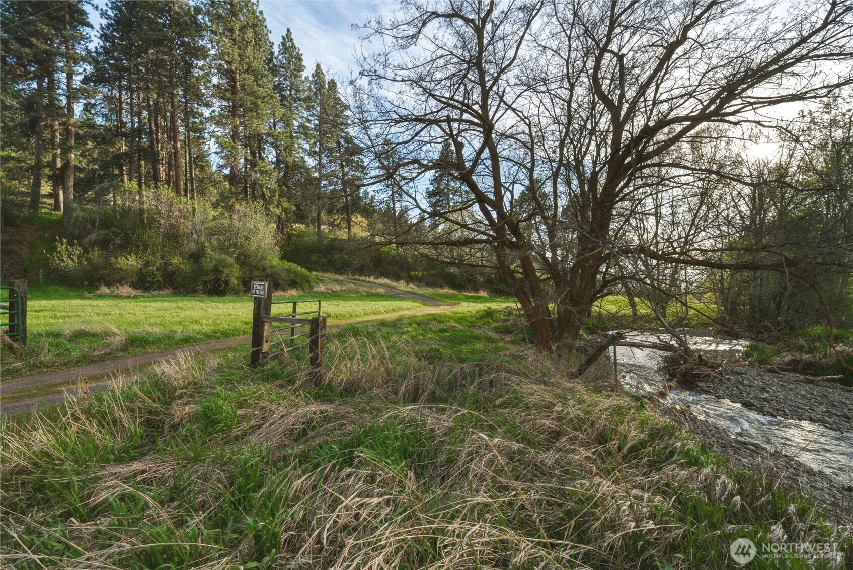 938 Patit Road , Dayton, WA 99328