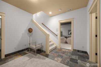 16305 SE 37th Street , Bellevue, WA 98008 - Photo 35