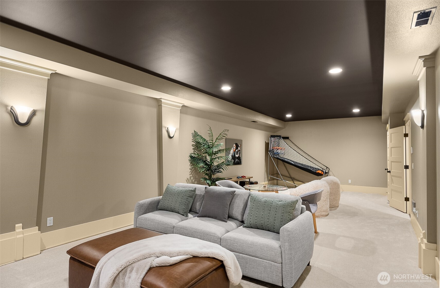 16305 SE 37th Street , Bellevue, WA 98008