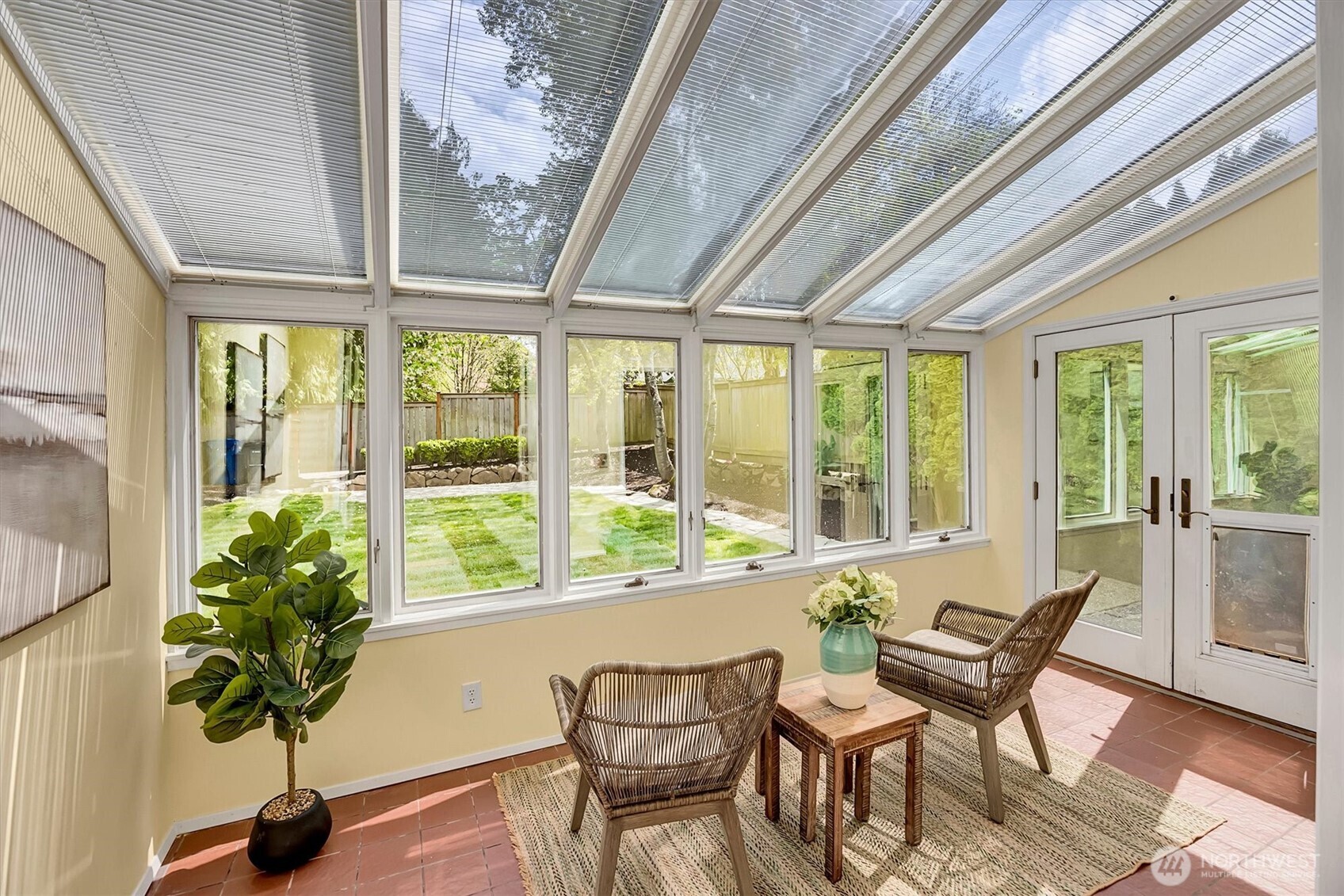 3240 W Viewmont Way W, Seattle, WA 98199