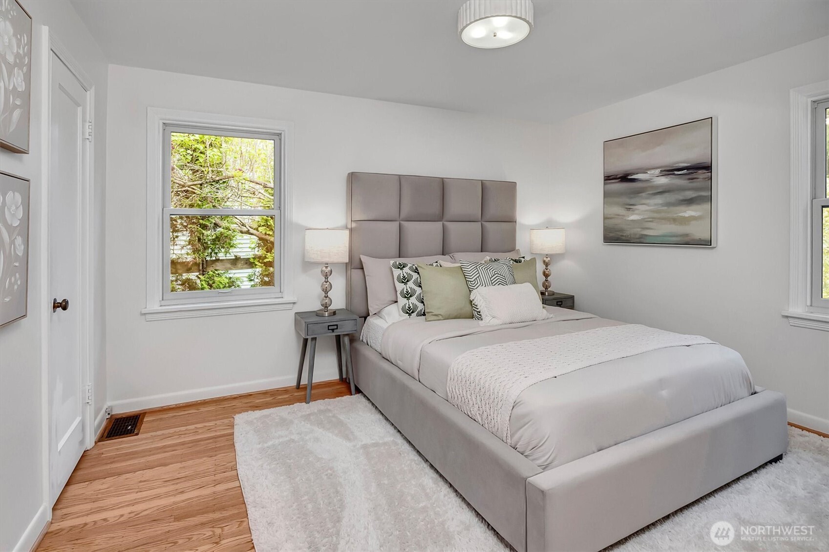 3240 W Viewmont Way W, Seattle, WA 98199