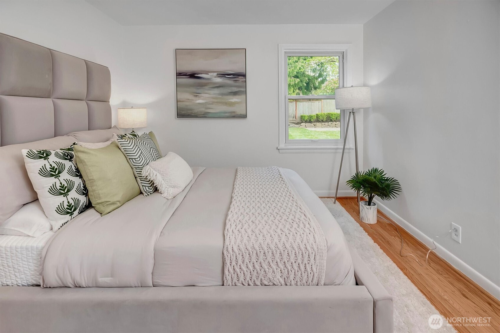 3240 W Viewmont Way W, Seattle, WA 98199