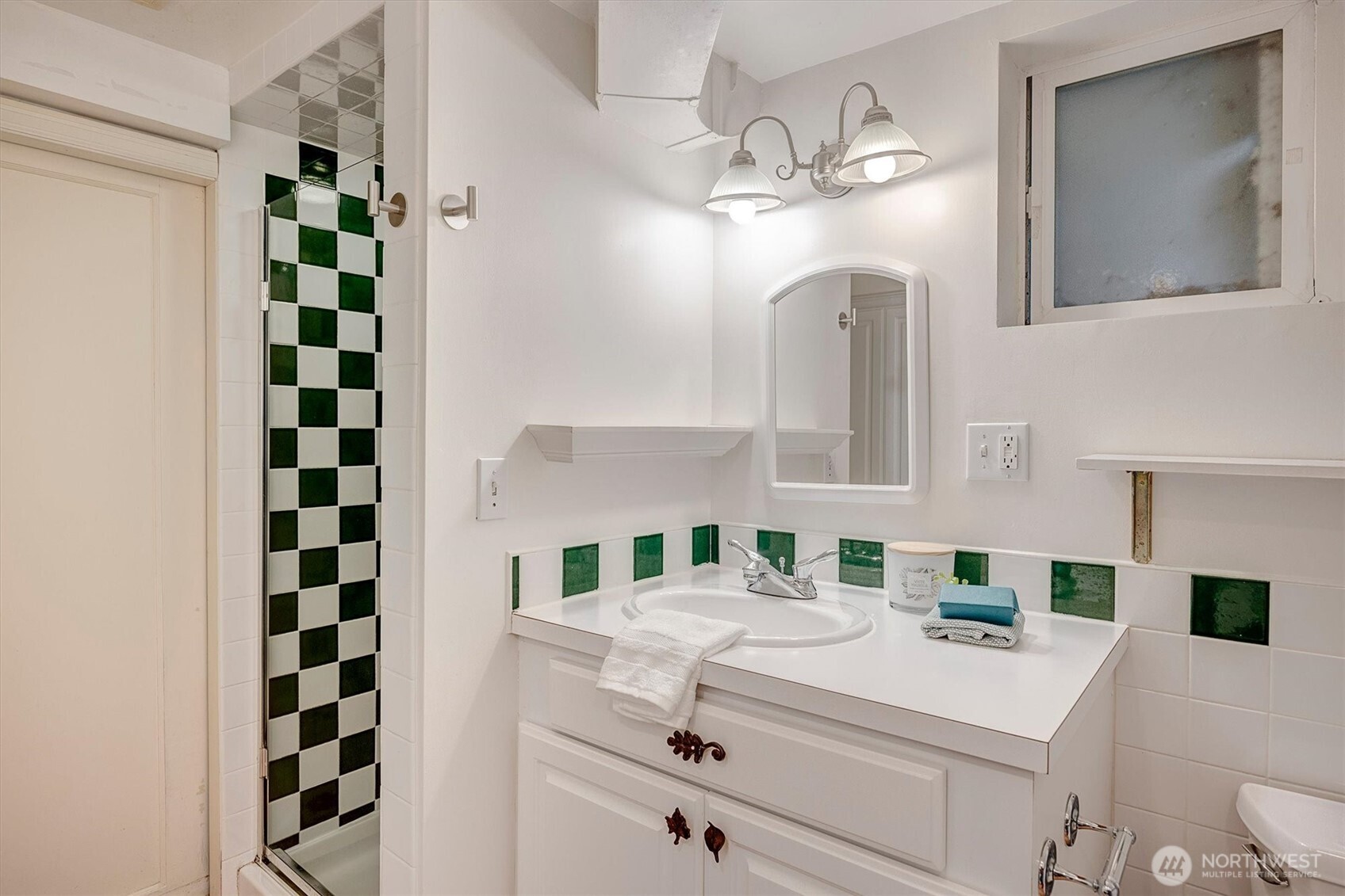 3240 W Viewmont Way W, Seattle, WA 98199