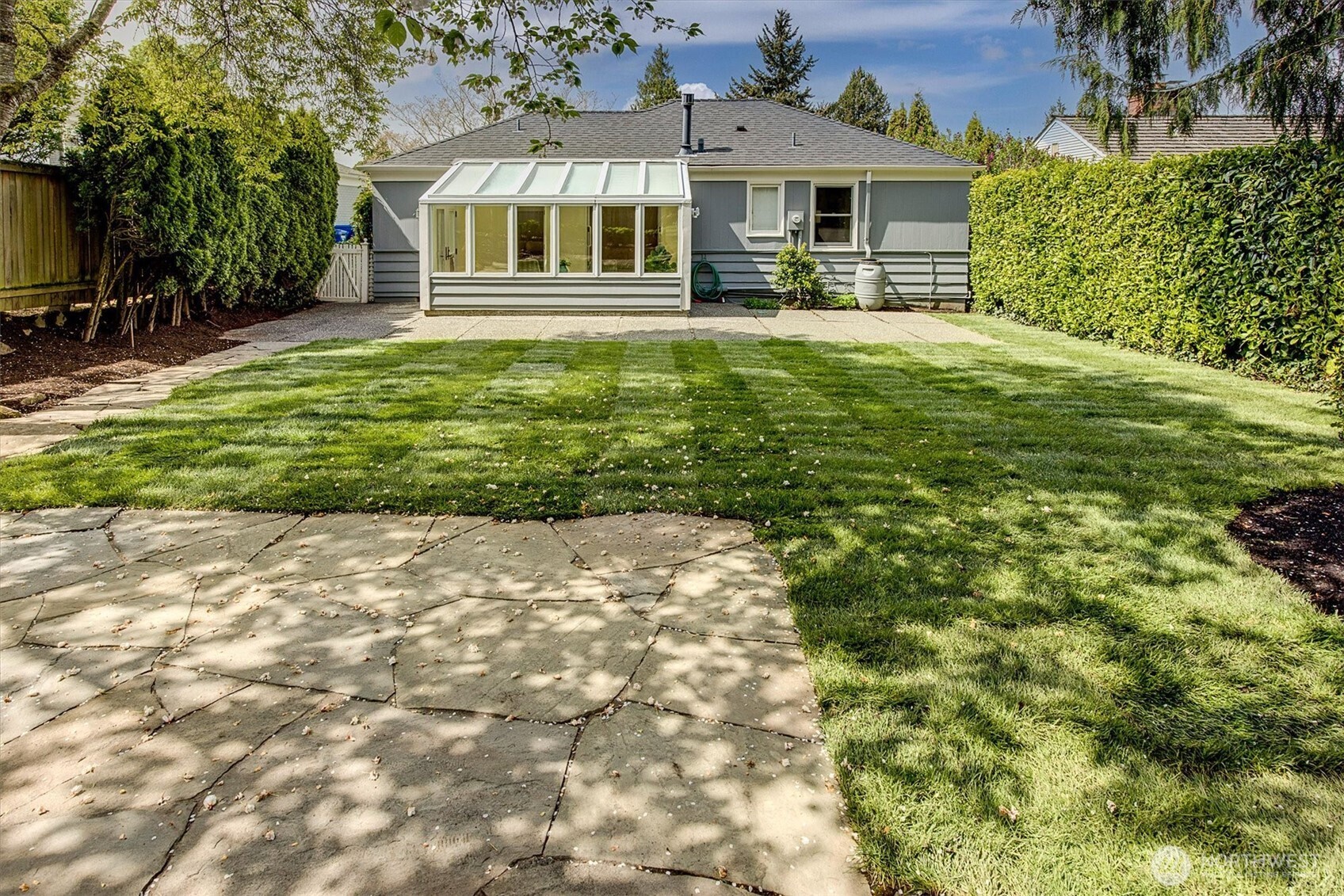 3240 W Viewmont Way W, Seattle, WA 98199