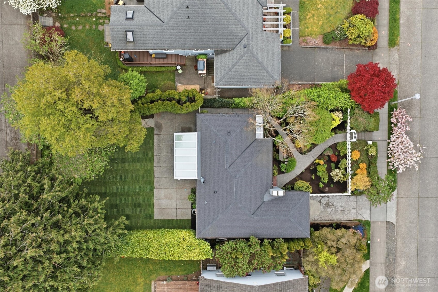 3240 W Viewmont Way W, Seattle, WA 98199