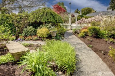 3240 W Viewmont Way W, Seattle, WA 98199 - Photo 4