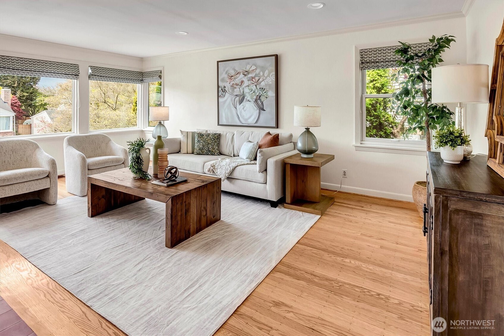 3240 W Viewmont Way W, Seattle, WA 98199