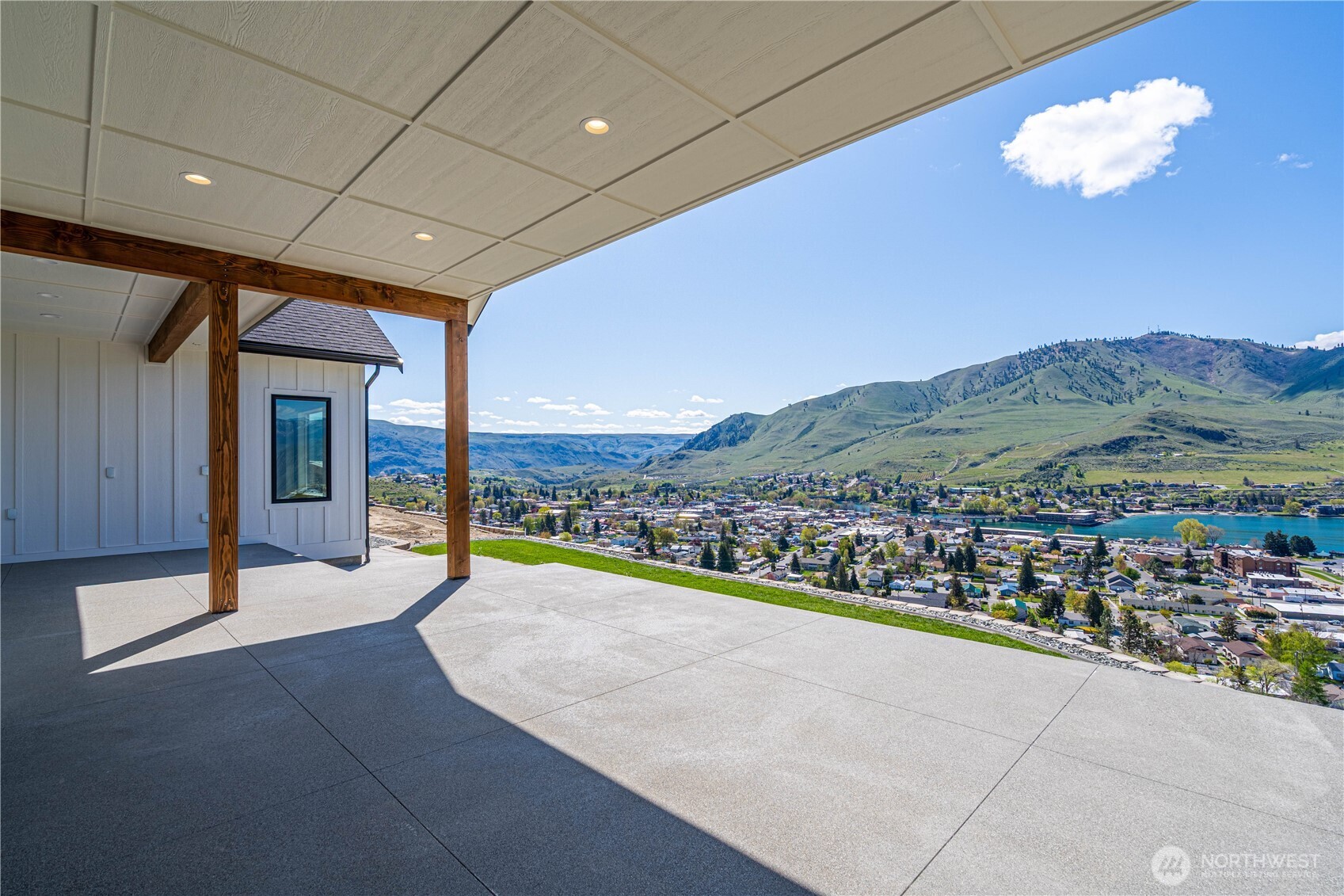 548 Harvest Ridge Drive , Chelan, WA 98816
