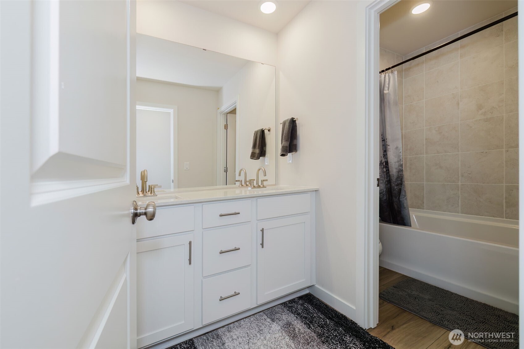 2092 NE Norseman Way , Poulsbo, WA 98370