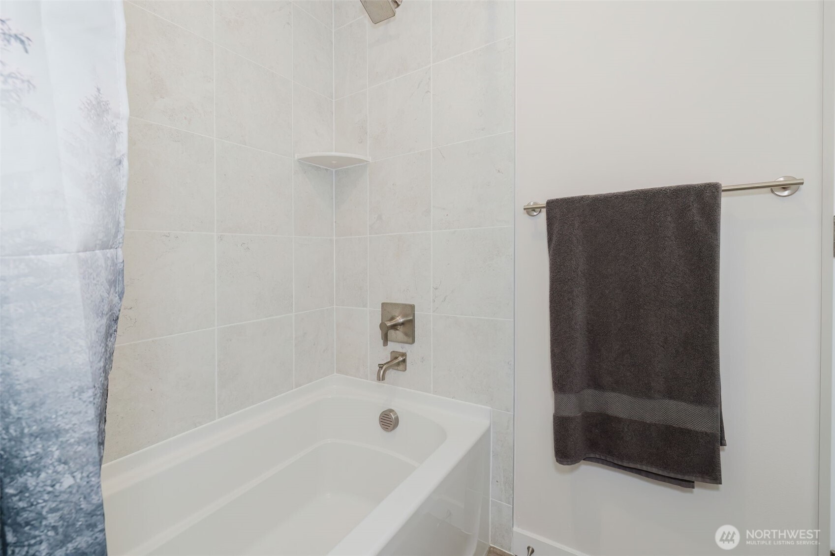 2092 NE Norseman Way , Poulsbo, WA 98370