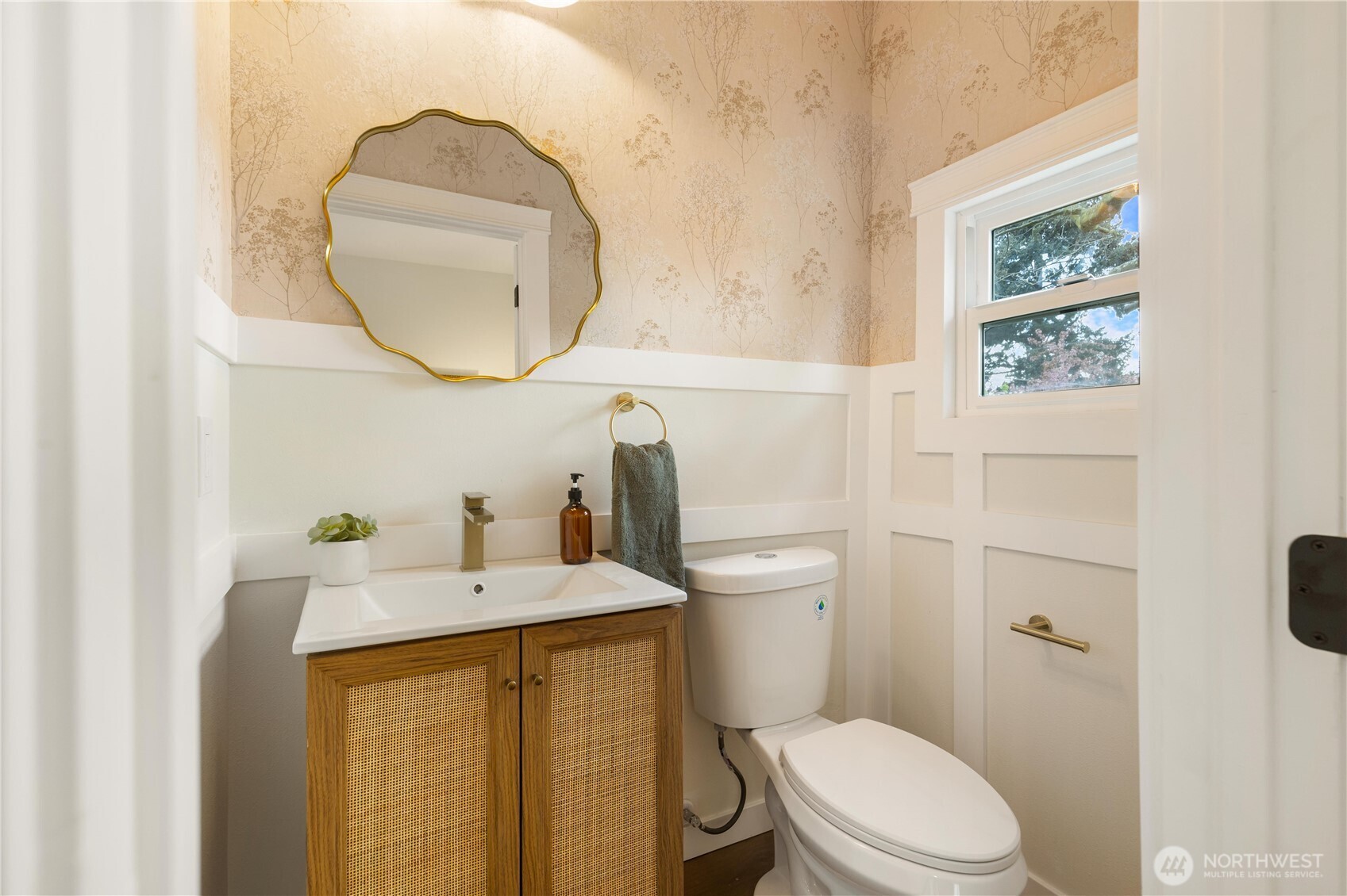2609 10th Avenue W, Seattle, WA 98119