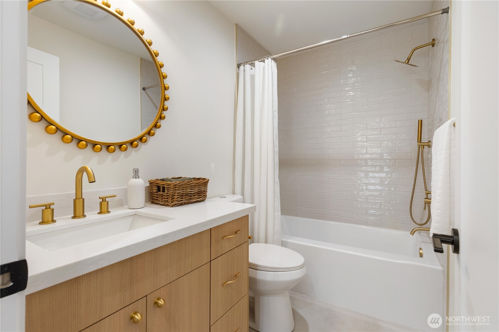 2609 10th Avenue W, Seattle, WA 98119