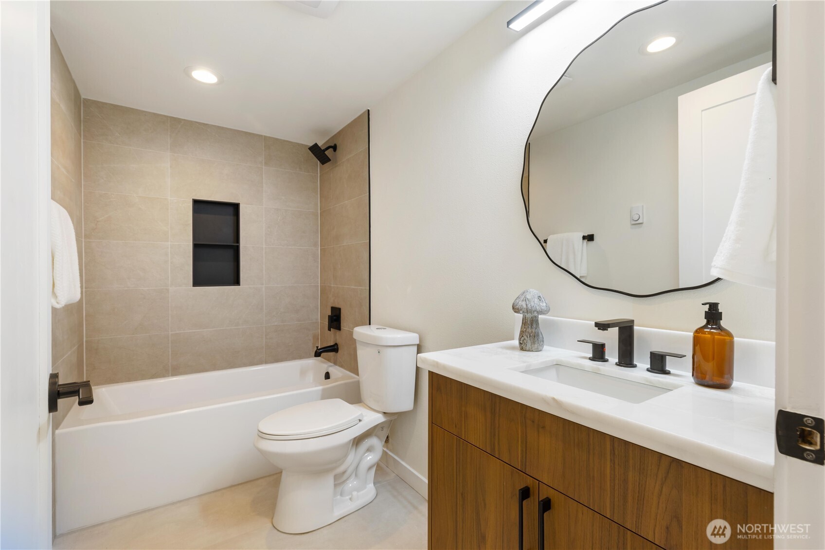 2609 10th Avenue W, Seattle, WA 98119
