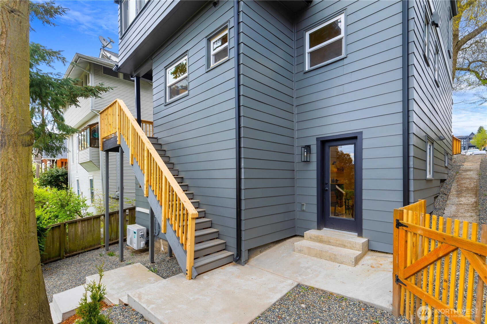 2609 10th Avenue W, Seattle, WA 98119