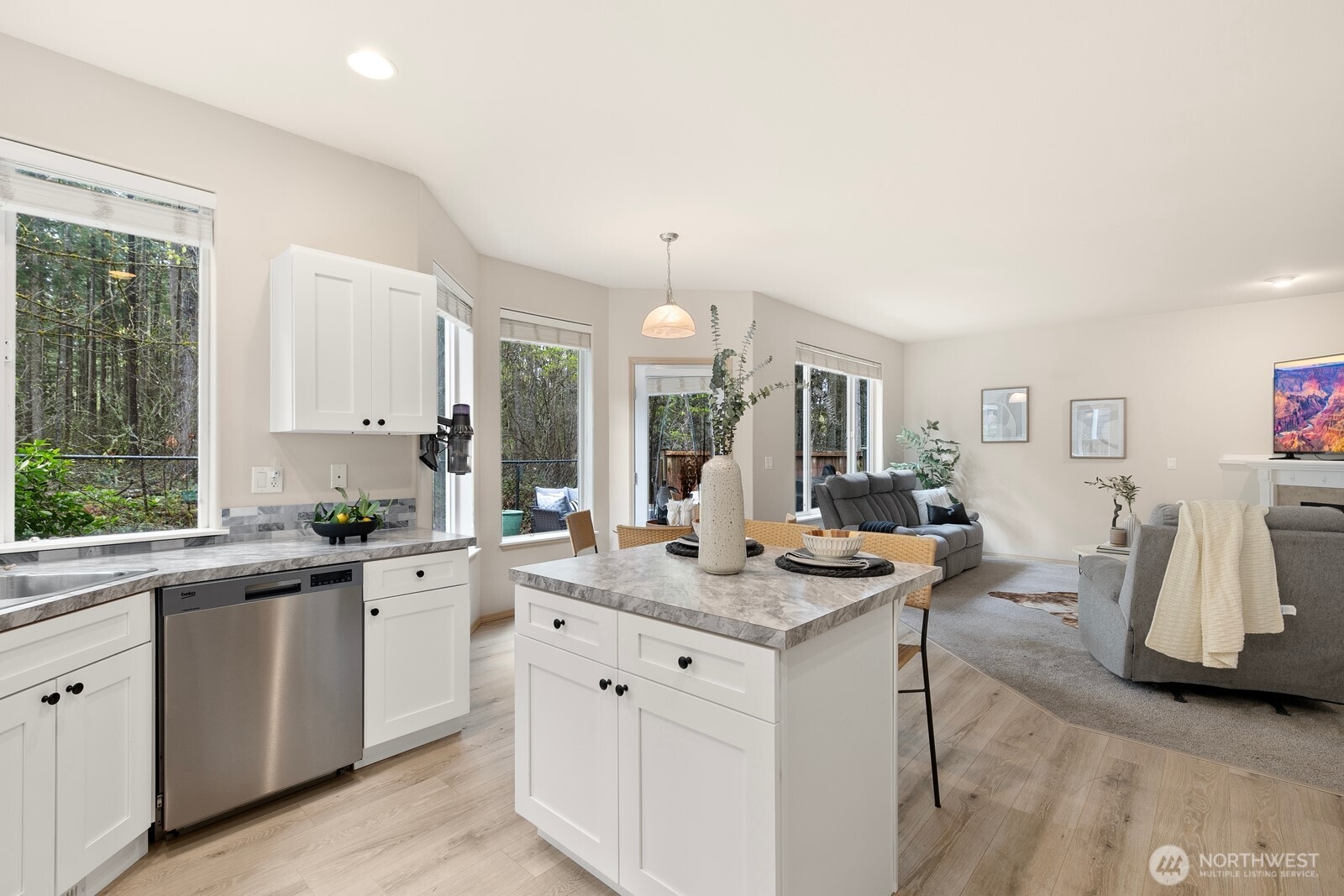 22419 SE 244th Street , Maple Valley, WA 98038