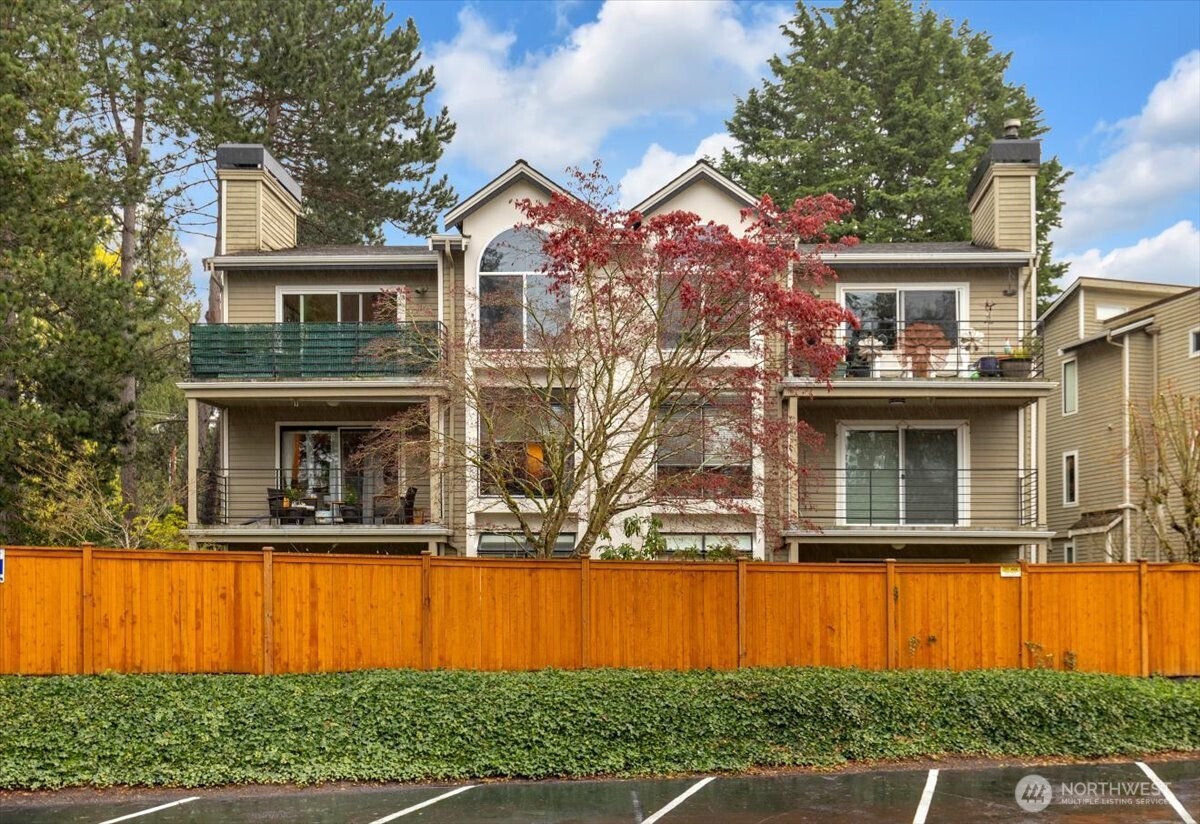 6717 110th Ave NE #A3, Kirkland, WA 98033