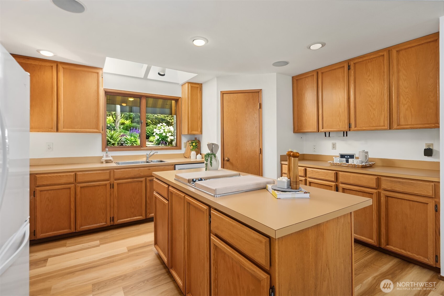 8438 N Mercer Way , Mercer Island, WA 98040