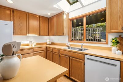 8438 N Mercer Way , Mercer Island, WA 98040 - Photo 14