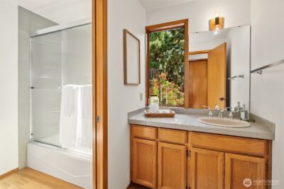8438 N Mercer Way , Mercer Island, WA 98040 - Photo 23