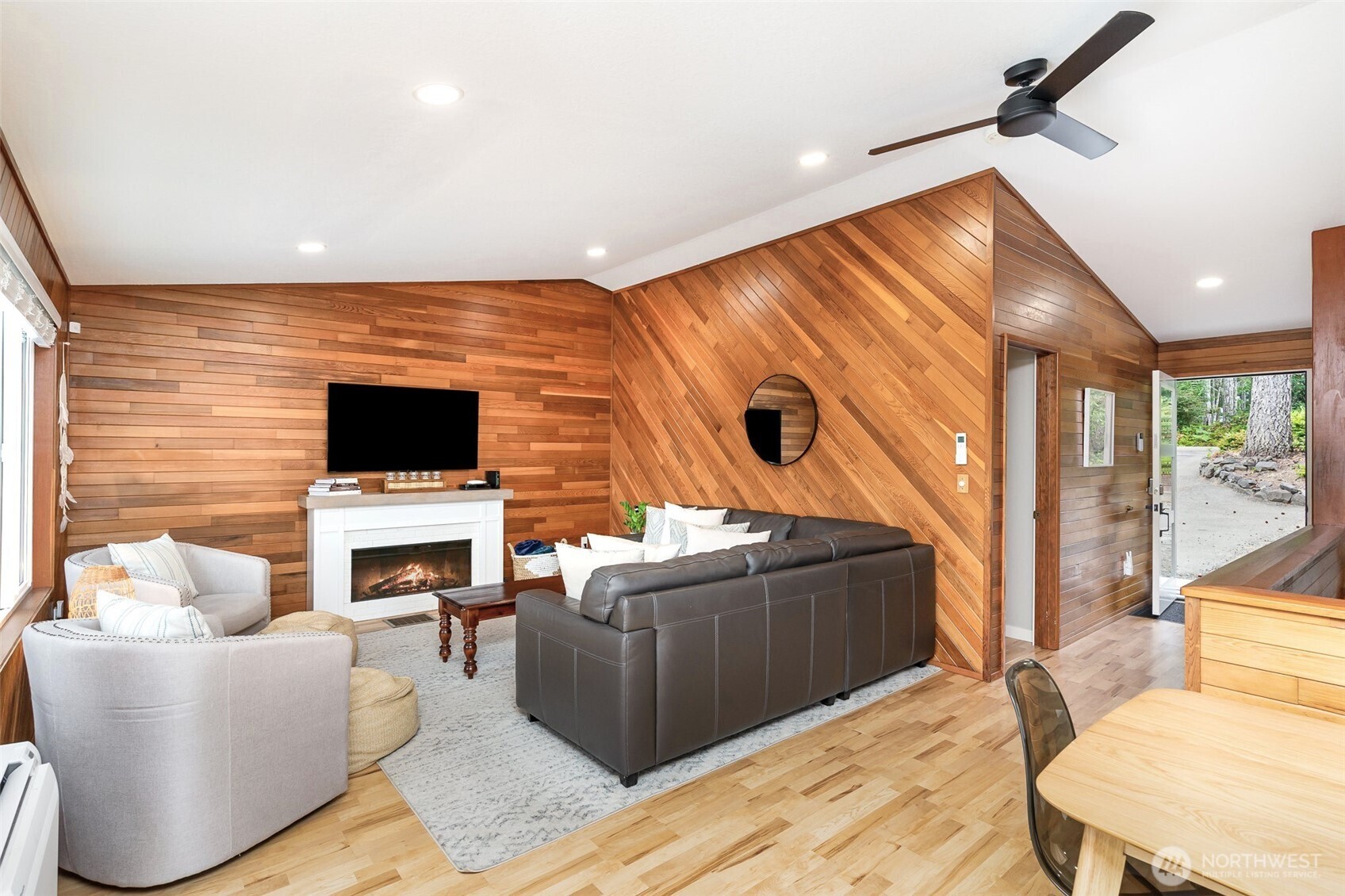 2181 E Trails End Drive , Belfair, WA 98528