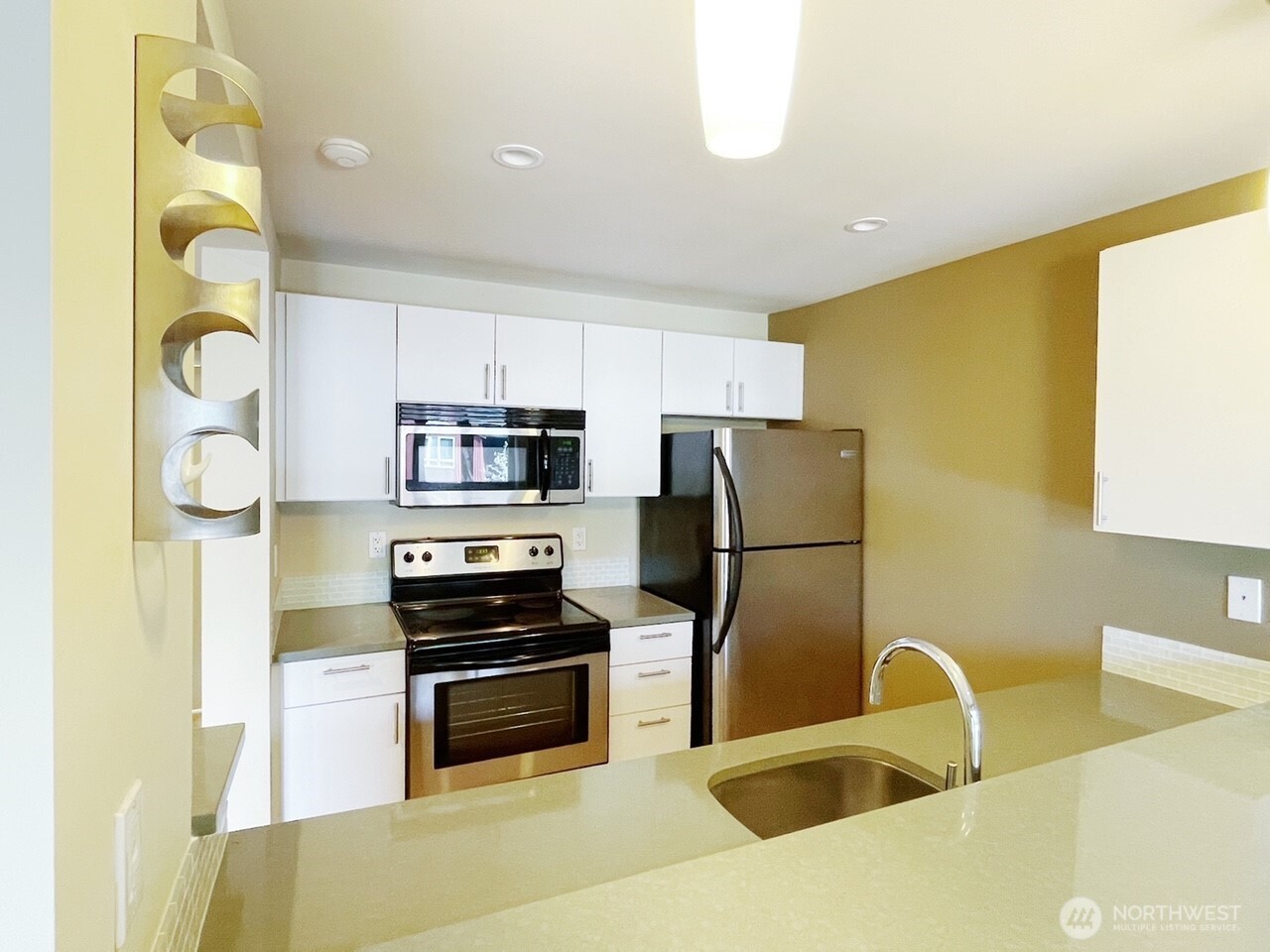 15132 NE 82nd Street #203, Redmond, WA 98052