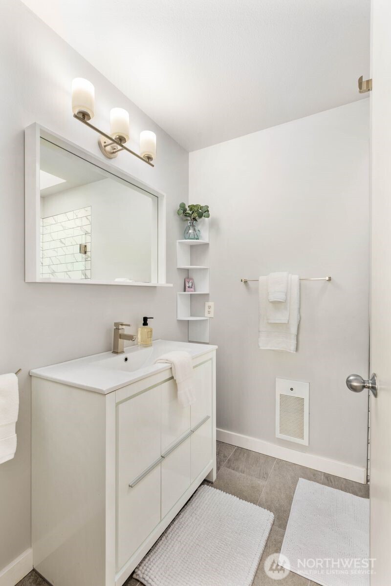 10237 SE 3rd Street #5, Bellevue, WA 98004