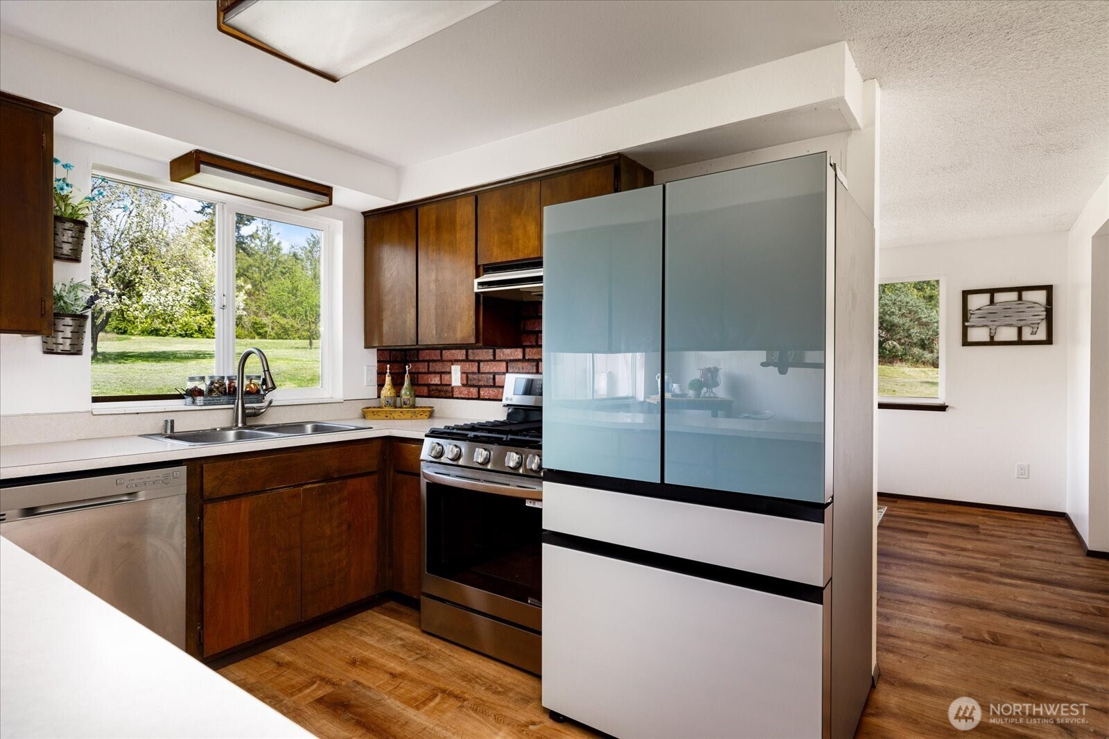 987 E Crescent Harbor Road , Oak Harbor, WA 98277