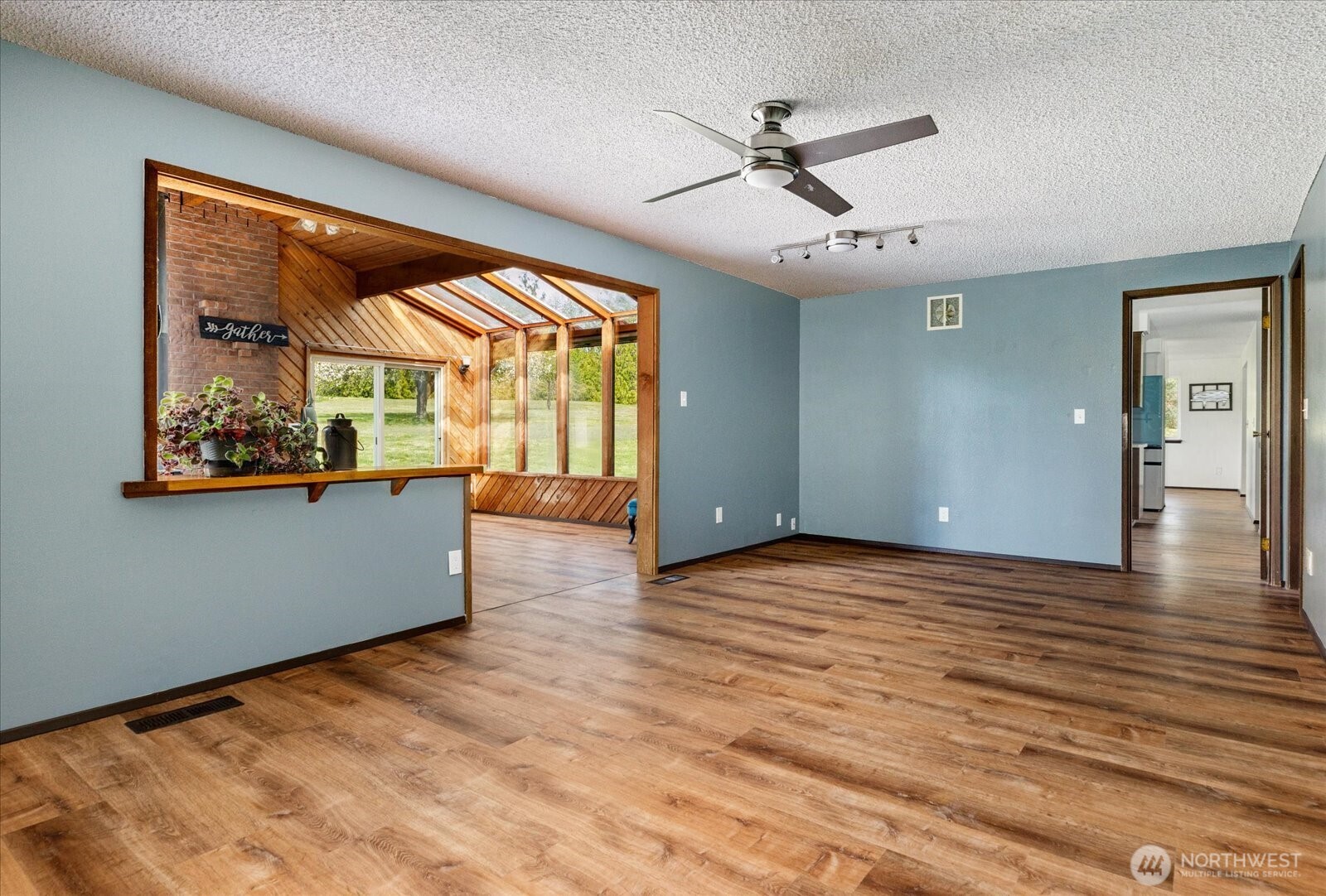 987 E Crescent Harbor Road , Oak Harbor, WA 98277