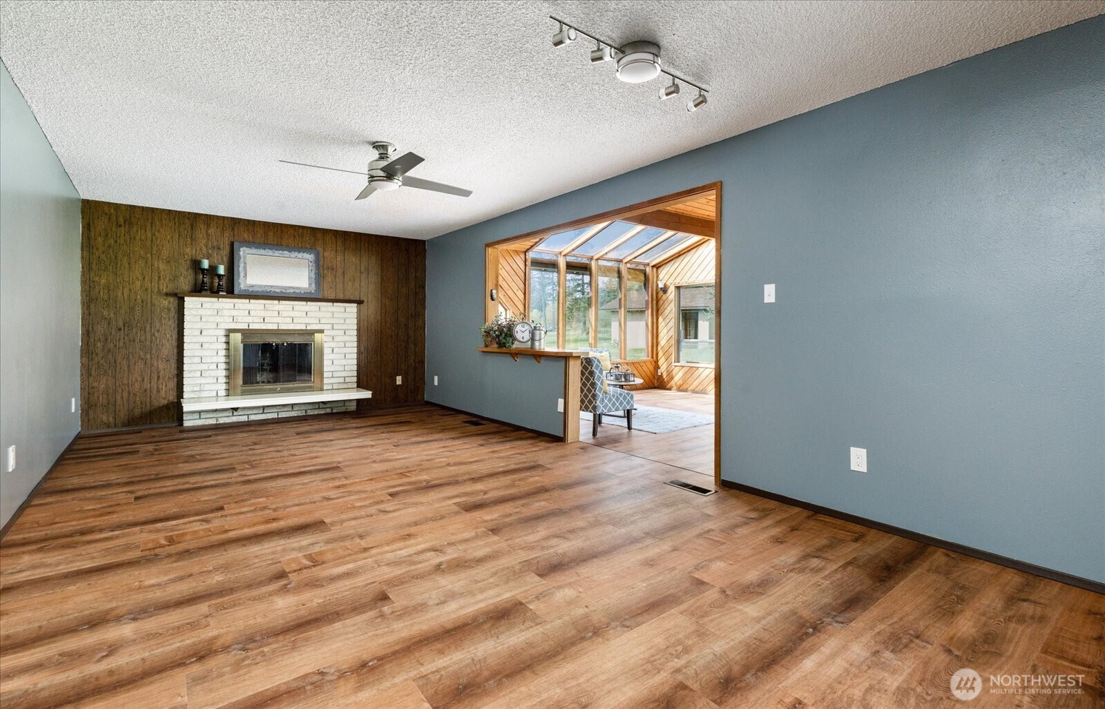 987 E Crescent Harbor Road , Oak Harbor, WA 98277