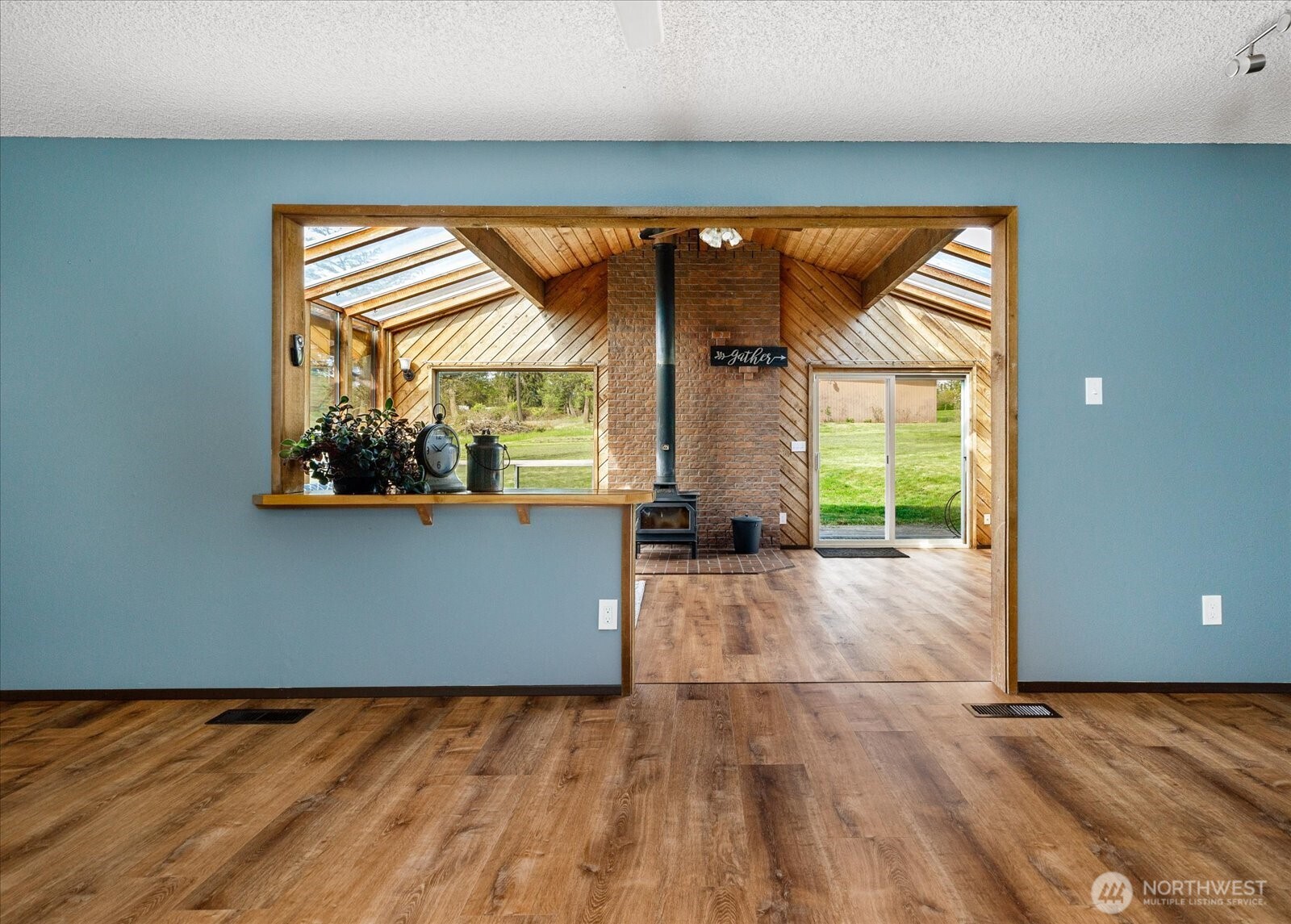 987 E Crescent Harbor Road , Oak Harbor, WA 98277