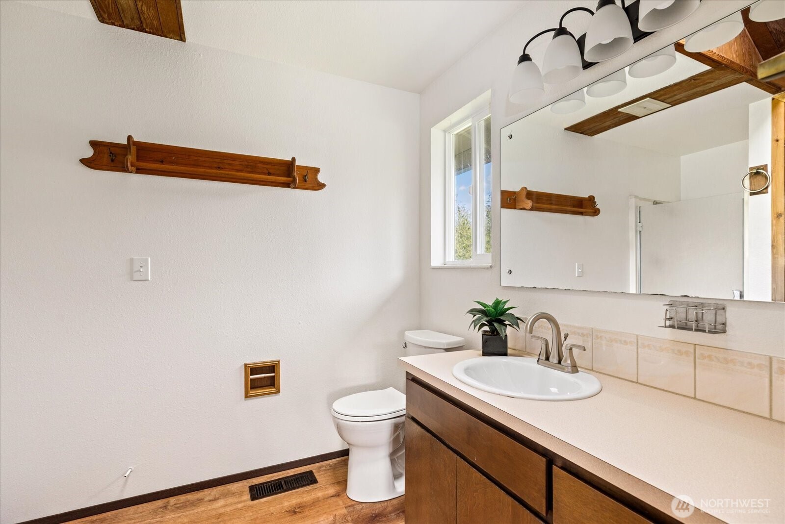 987 E Crescent Harbor Road , Oak Harbor, WA 98277