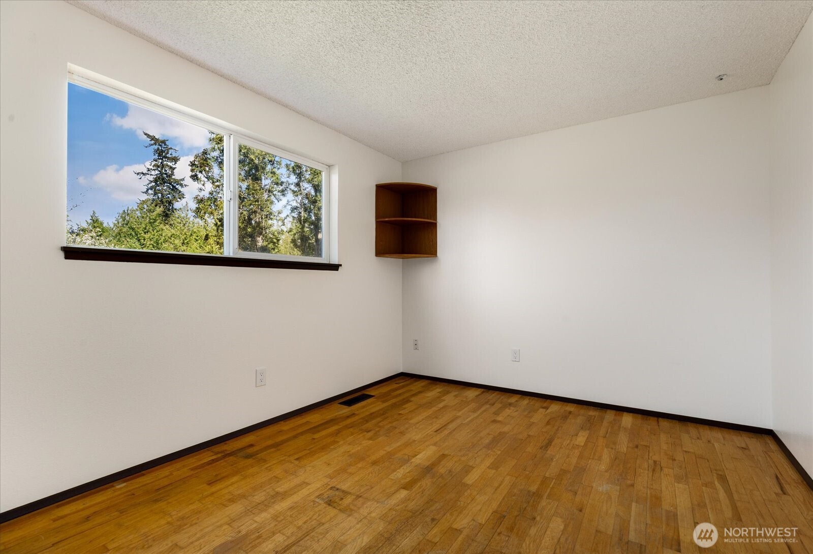 987 E Crescent Harbor Road , Oak Harbor, WA 98277