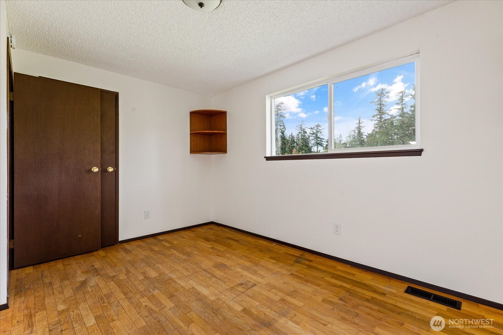 987 E Crescent Harbor Road , Oak Harbor, WA 98277