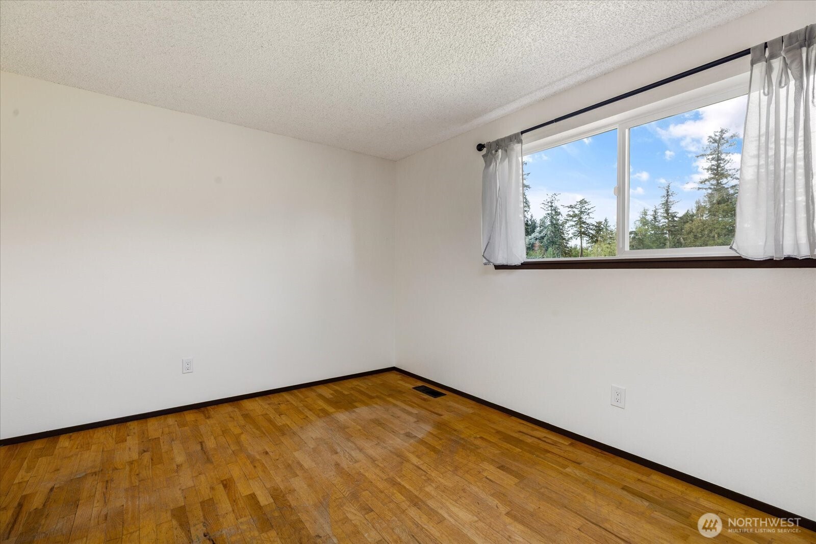 987 E Crescent Harbor Road , Oak Harbor, WA 98277